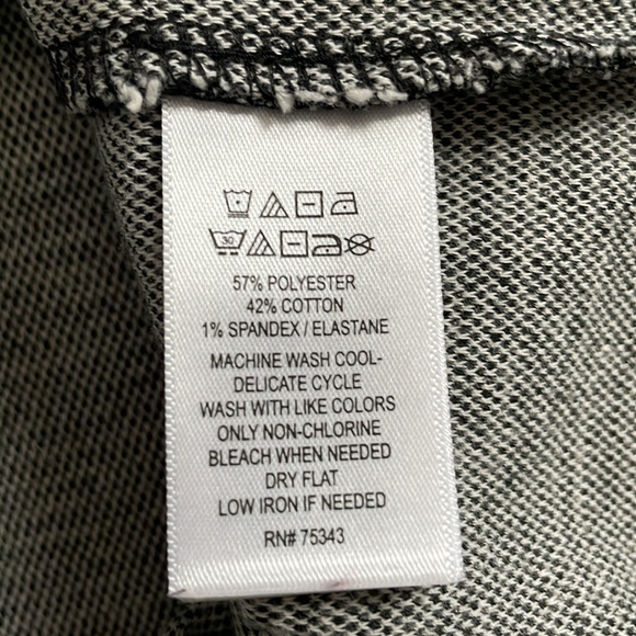 Tahari black, white & gray knit, 3/4 sleeve, shift dress.  Women’s size small - Picture 3 of 10